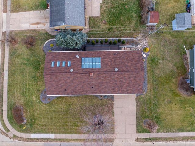 3719 N Thornwood Avenue, Davenport, IA 52806