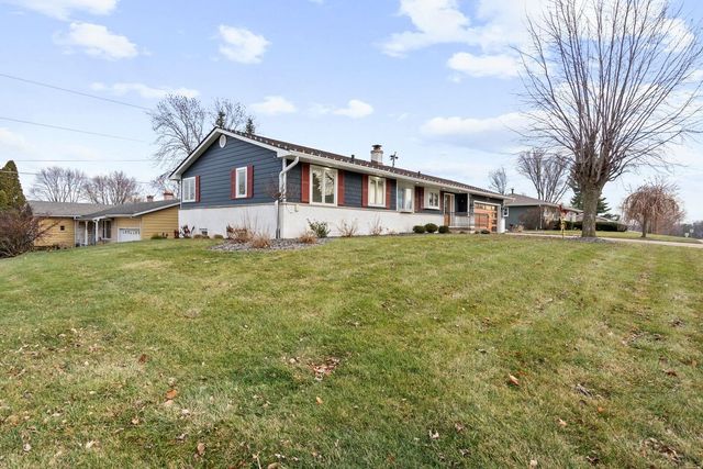3719 N Thornwood Avenue, Davenport, IA 52806