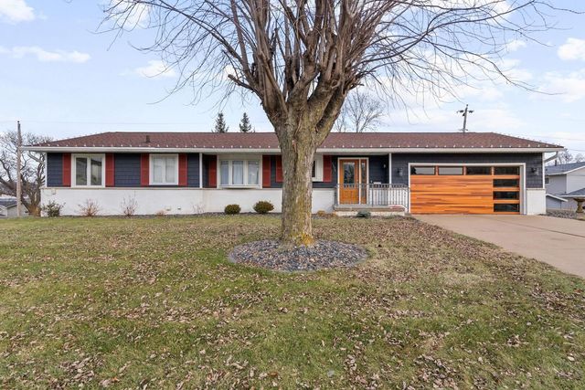3719 N Thornwood Avenue, Davenport, IA 52806
