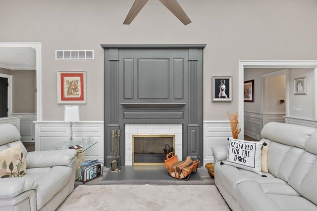 3719 N Thornwood Avenue, Davenport, IA 52806