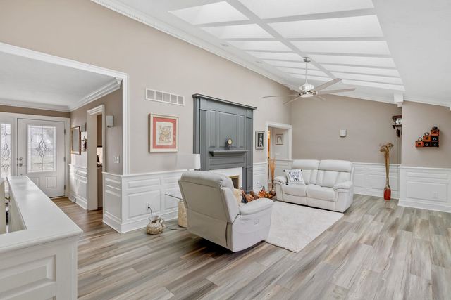 3719 N Thornwood Avenue, Davenport, IA 52806