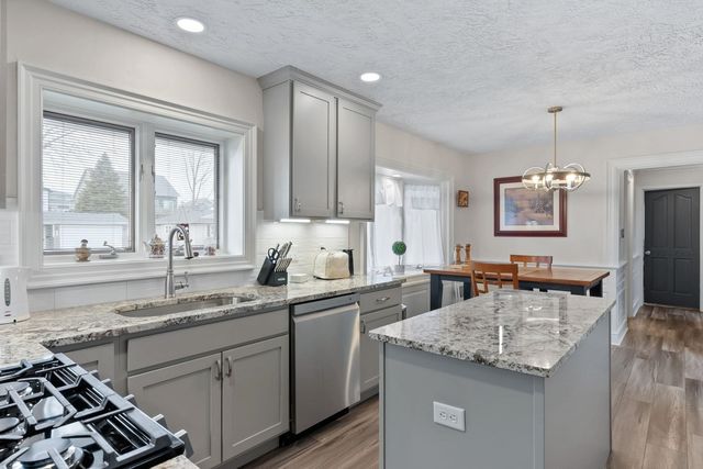 3719 N Thornwood Avenue, Davenport, IA 52806