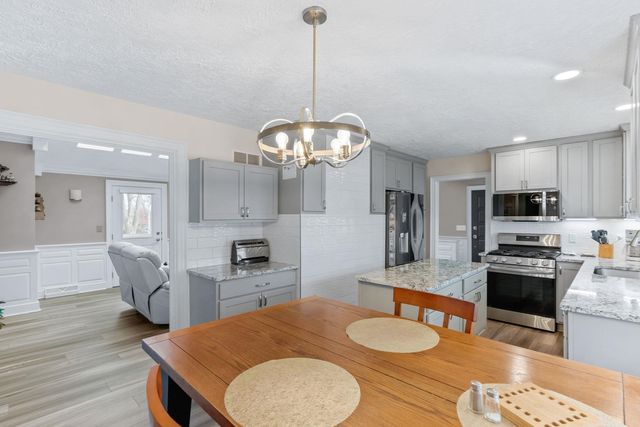 3719 N Thornwood Avenue, Davenport, IA 52806