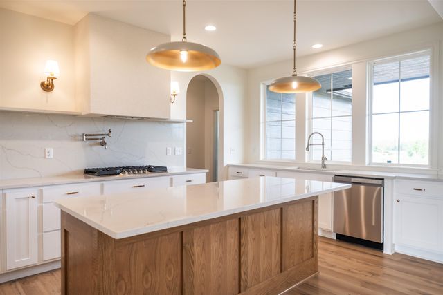 2013 N Clearstone St, Goddard, KS 67052