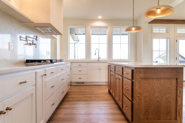 2013 N Clearstone St, Goddard, KS 67052