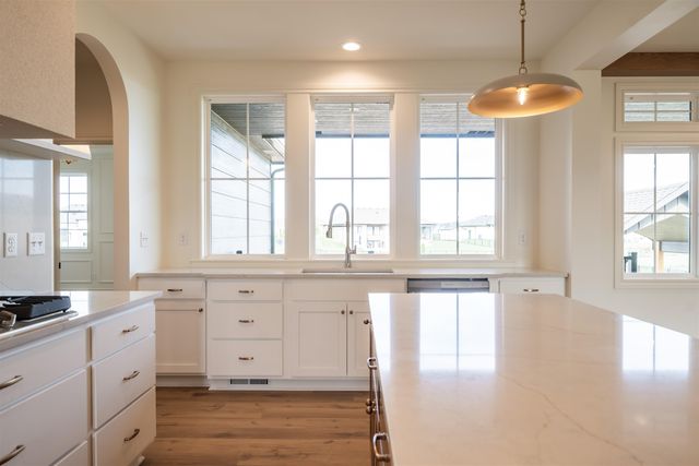 2013 N Clearstone St, Goddard, KS 67052