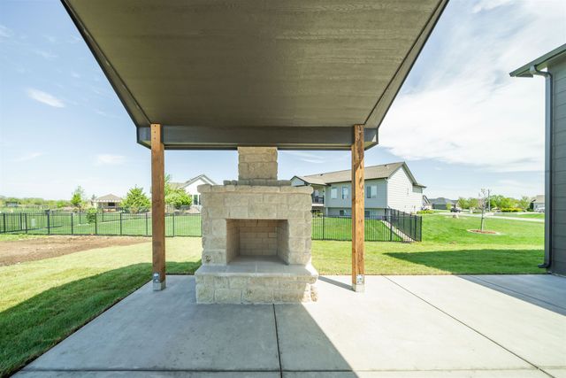 2013 N Clearstone St, Goddard, KS 67052