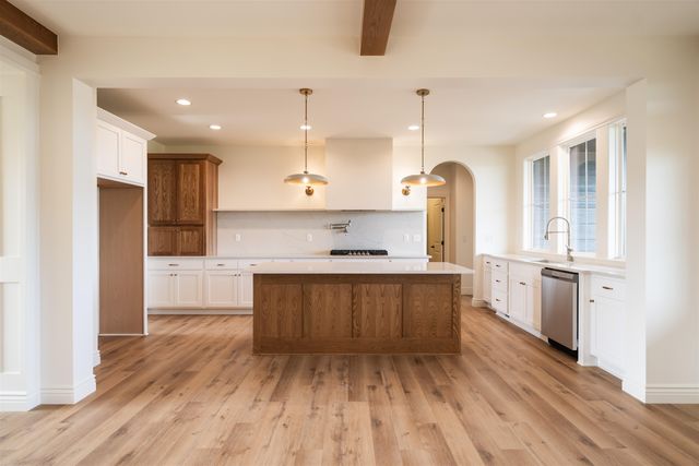 2013 N Clearstone St, Goddard, KS 67052