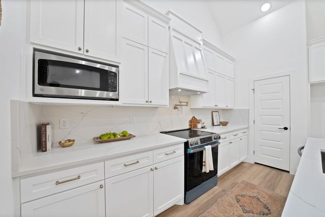 1021 E Richmond Avenue, Fort Worth, TX 76104