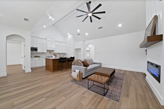 1021 E Richmond Avenue, Fort Worth, TX 76104