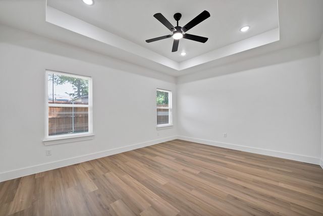 1021 E Richmond Avenue, Fort Worth, TX 76104