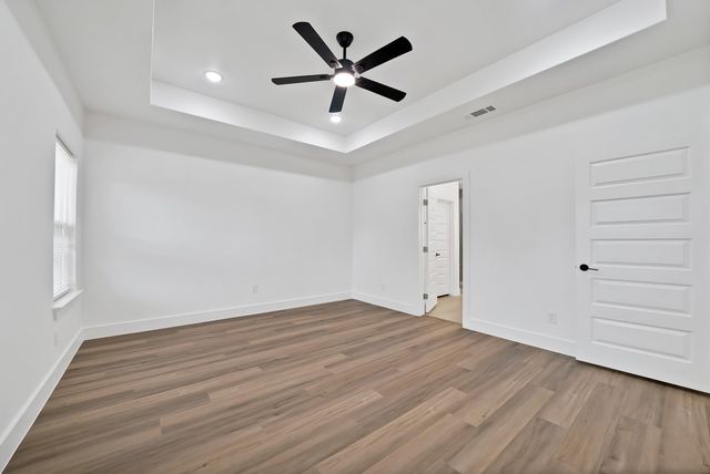 1021 E Richmond Avenue, Fort Worth, TX 76104
