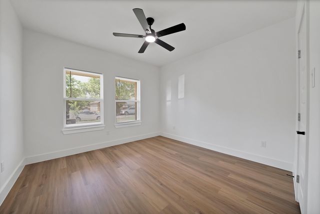 1021 E Richmond Avenue, Fort Worth, TX 76104