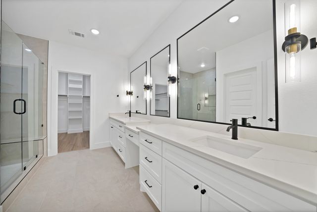 1021 E Richmond Avenue, Fort Worth, TX 76104