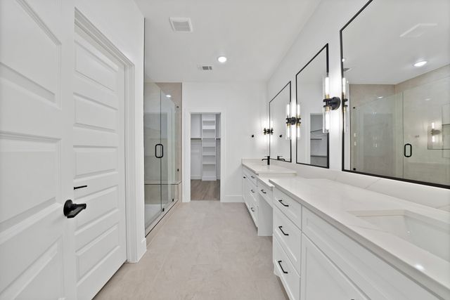 1021 E Richmond Avenue, Fort Worth, TX 76104