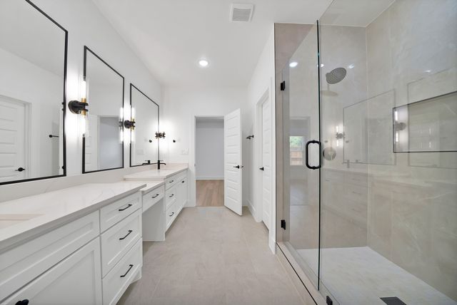 1021 E Richmond Avenue, Fort Worth, TX 76104