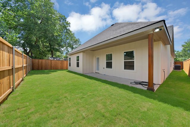 1021 E Richmond Avenue, Fort Worth, TX 76104