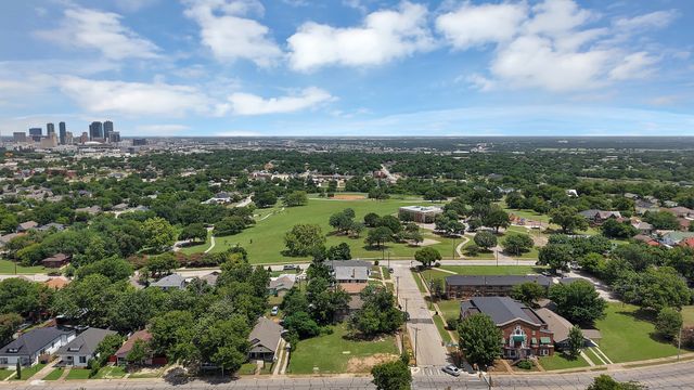 1021 E Richmond Avenue, Fort Worth, TX 76104
