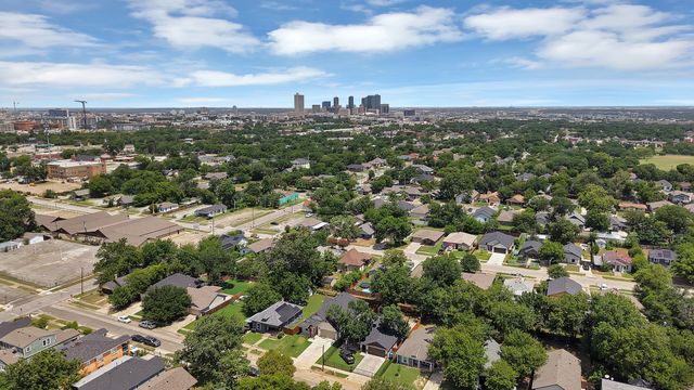 1021 E Richmond Avenue, Fort Worth, TX 76104