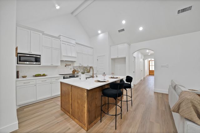 1021 E Richmond Avenue, Fort Worth, TX 76104