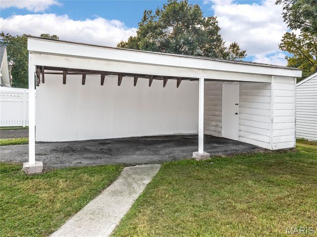 719 Summit Avenue, Collinsville, IL 62234