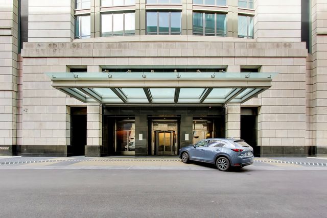 130 N Garland Court 1703, Chicago, IL 60602