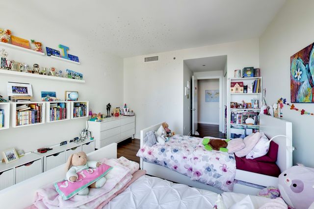 130 N Garland Court 1703, Chicago, IL 60602