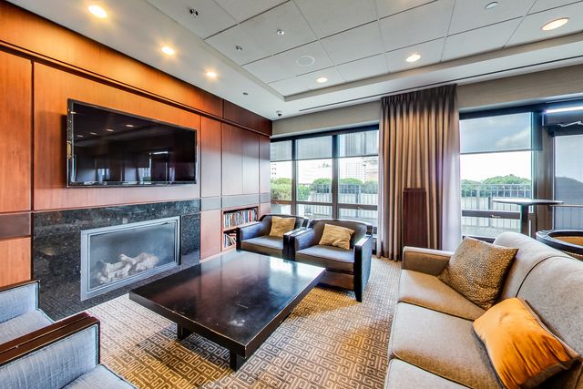 130 N Garland Court 1703, Chicago, IL 60602