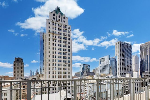 130 N Garland Court 1703, Chicago, IL 60602