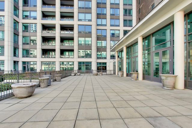 130 N Garland Court 1703, Chicago, IL 60602