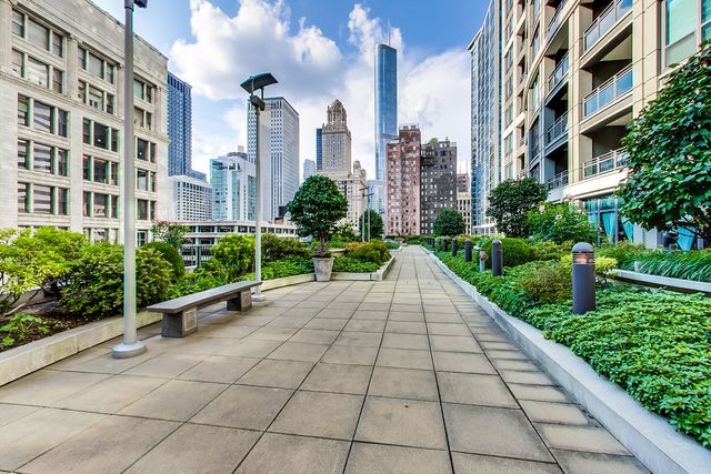 130 N Garland Court 1703, Chicago, IL 60602