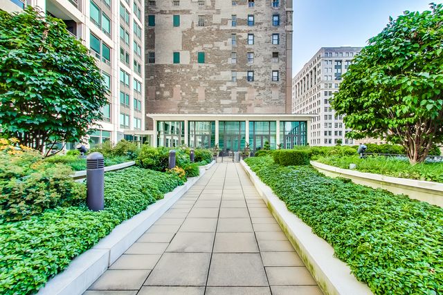 130 N Garland Court 1703, Chicago, IL 60602