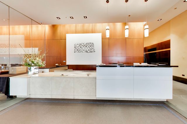 130 N Garland Court 1703, Chicago, IL 60602