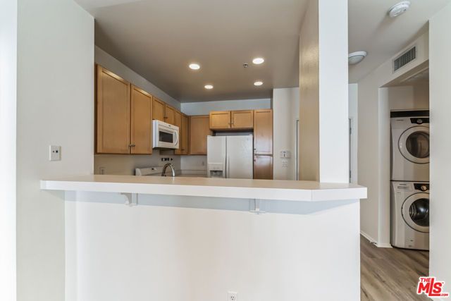 6400 Crescent Parkway 217, Los Angeles, CA 90094