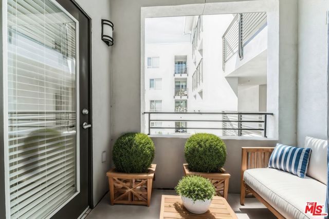 6400 Crescent Parkway 217, Los Angeles, CA 90094