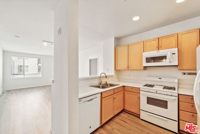 6400 Crescent Parkway 217, Los Angeles, CA 90094