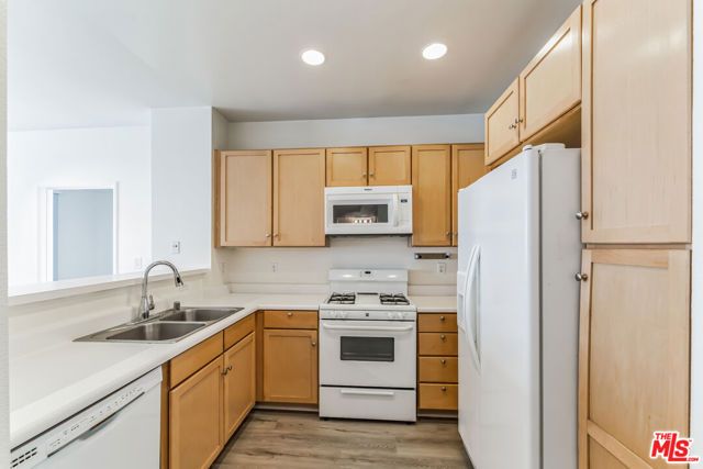 6400 Crescent Parkway 217, Los Angeles, CA 90094