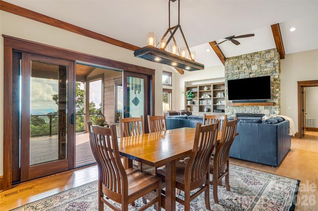 320 Summerset Drive, Hendersonville, NC 28792