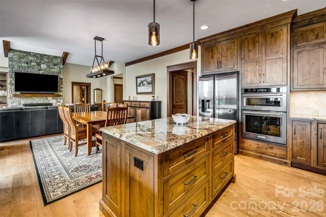 320 Summerset Drive, Hendersonville, NC 28792