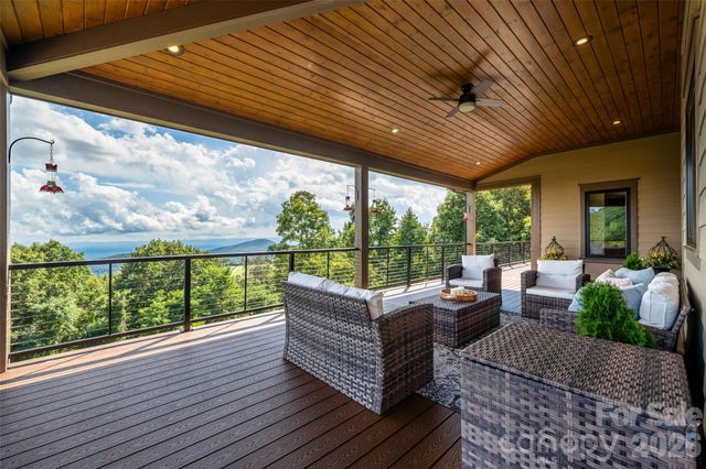 320 Summerset Drive, Hendersonville, NC 28792
