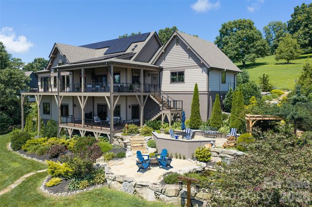 320 Summerset Drive, Hendersonville, NC 28792