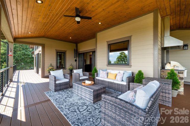320 Summerset Drive, Hendersonville, NC 28792