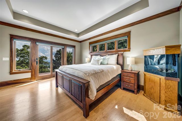 320 Summerset Drive, Hendersonville, NC 28792
