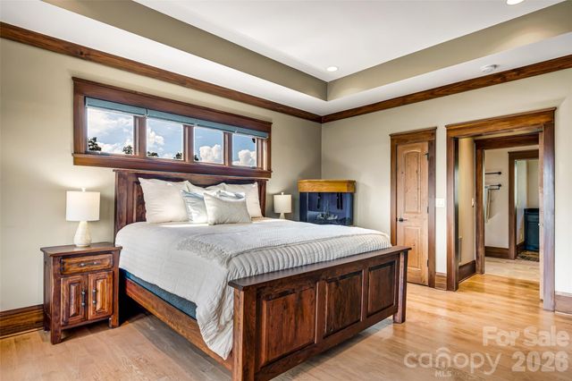 320 Summerset Drive, Hendersonville, NC 28792