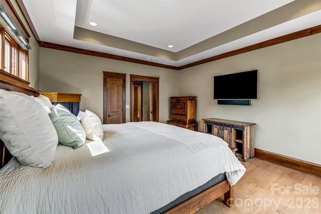 320 Summerset Drive, Hendersonville, NC 28792