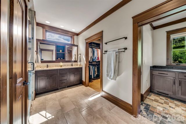 320 Summerset Drive, Hendersonville, NC 28792