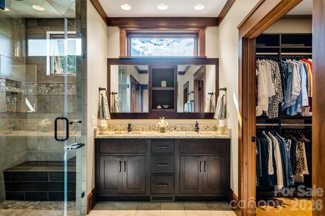 320 Summerset Drive, Hendersonville, NC 28792
