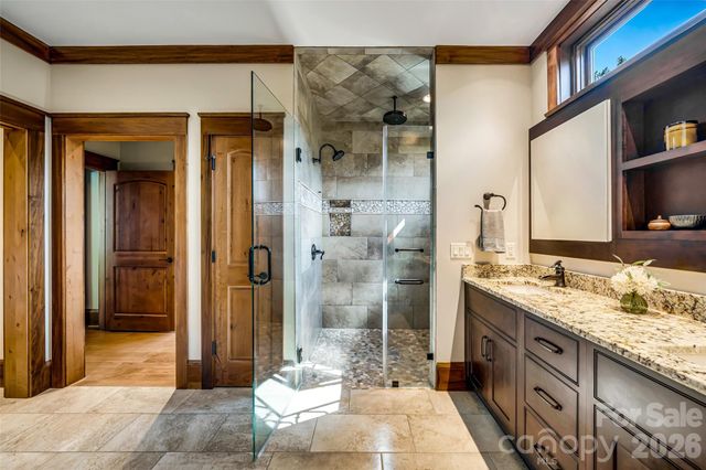 320 Summerset Drive, Hendersonville, NC 28792