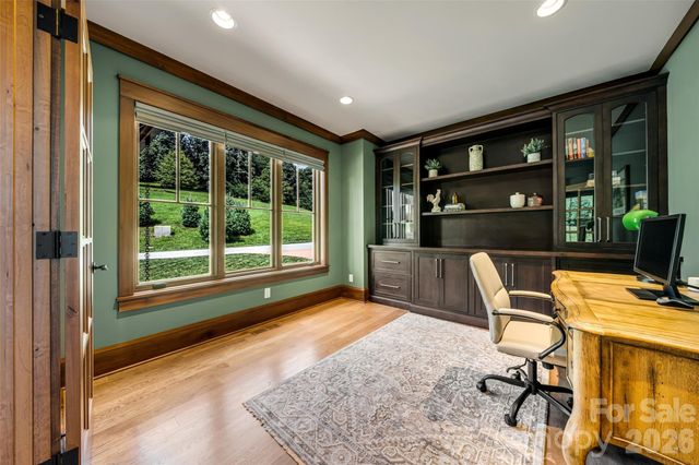 320 Summerset Drive, Hendersonville, NC 28792