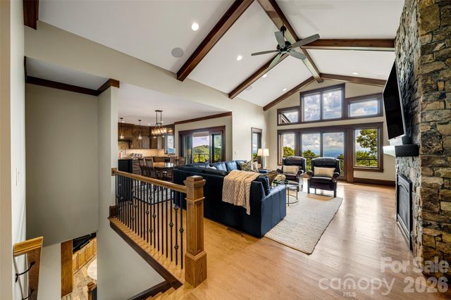 320 Summerset Drive, Hendersonville, NC 28792